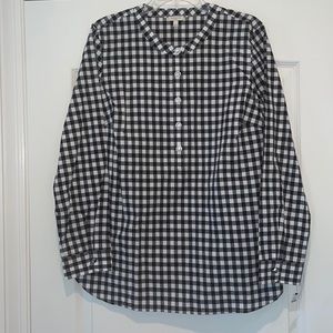 Tablets blouse w fancy buttons